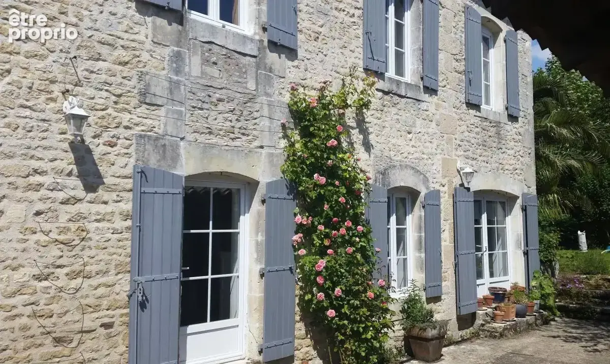 Photo Maison à Thaire au prix de 613 000€