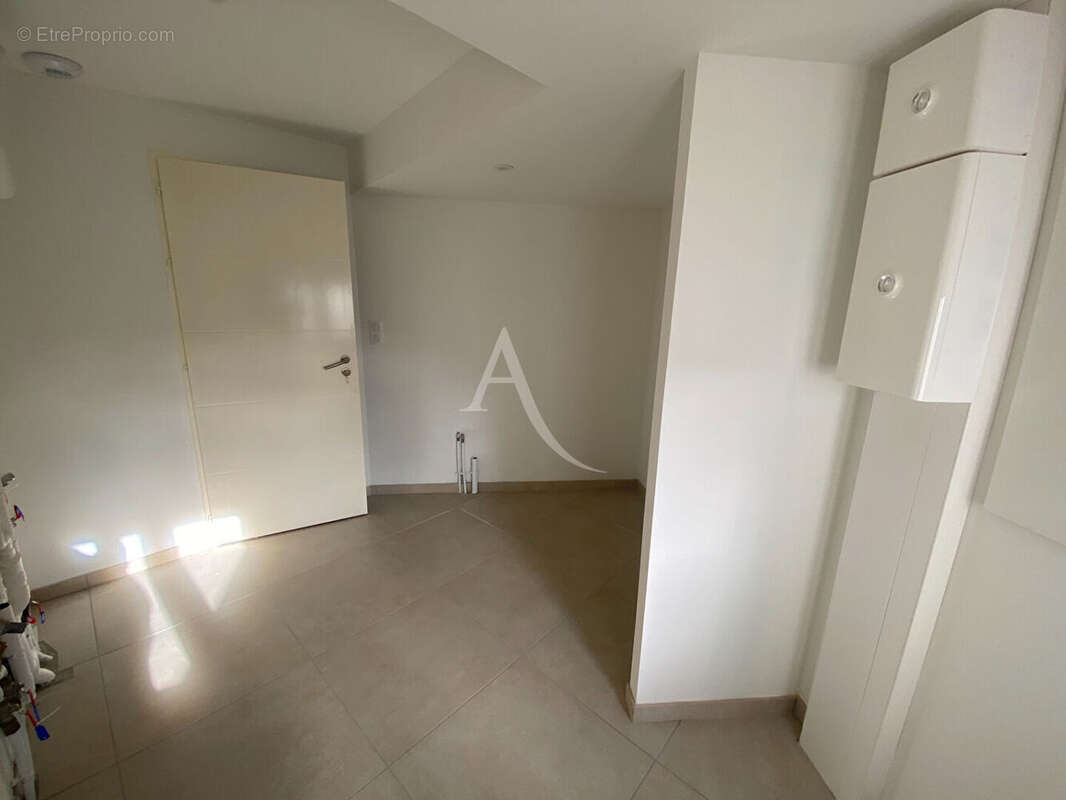 Maison à SAINT-LAURENT-DE-LA-PREE