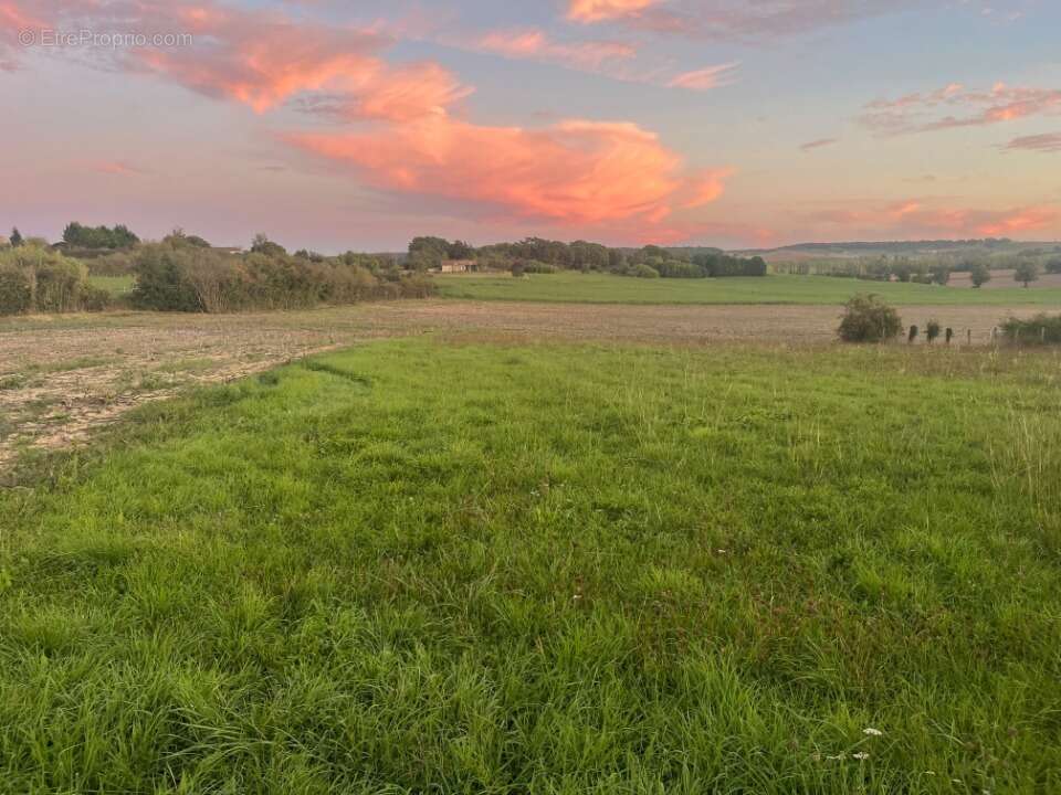 Terrain à PUYMICLAN