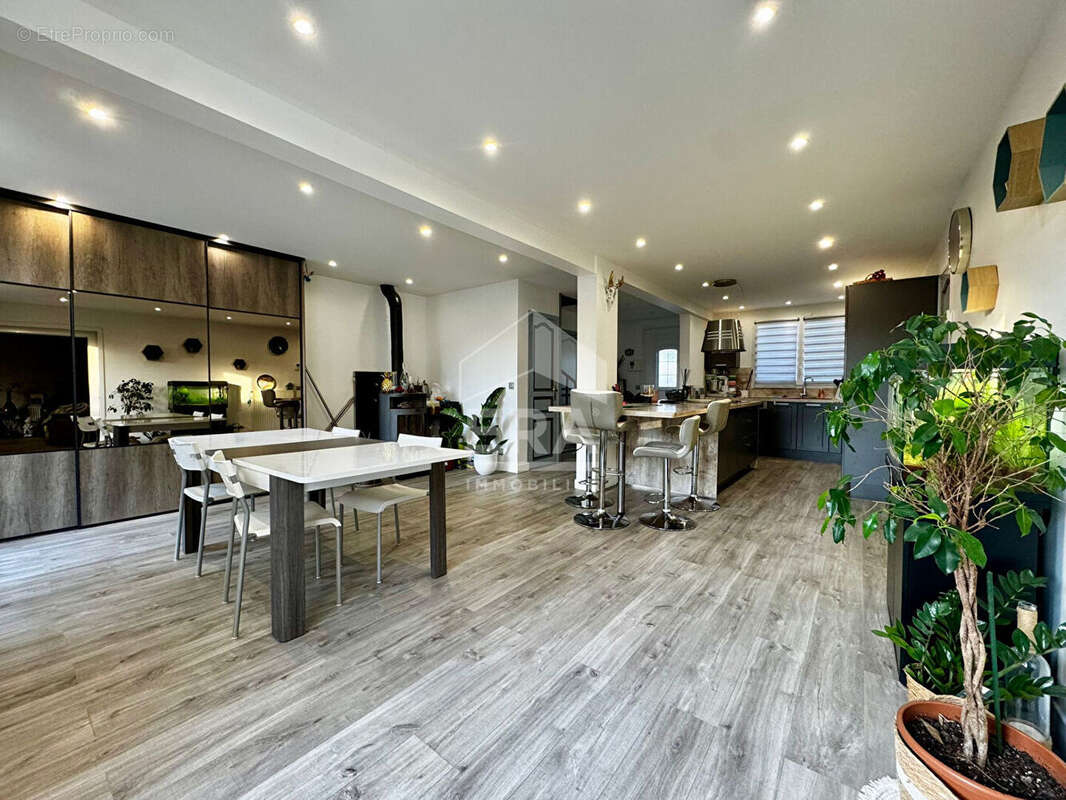 Maison à COMBS-LA-VILLE