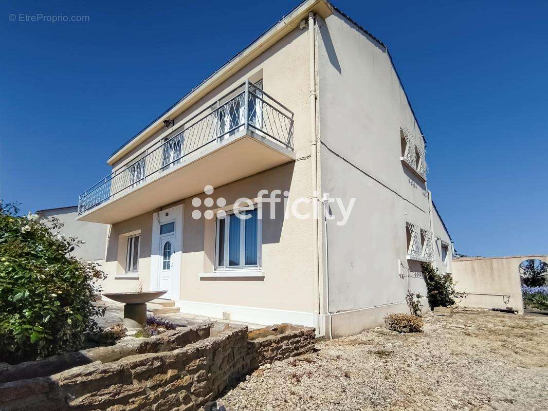 Maison à SAINTE-SOULLE