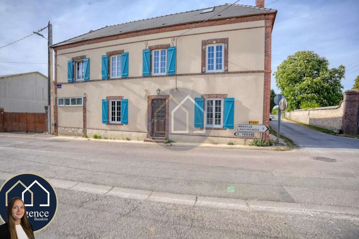 Maison à MARVILLE-MOUTIERS-BRULE