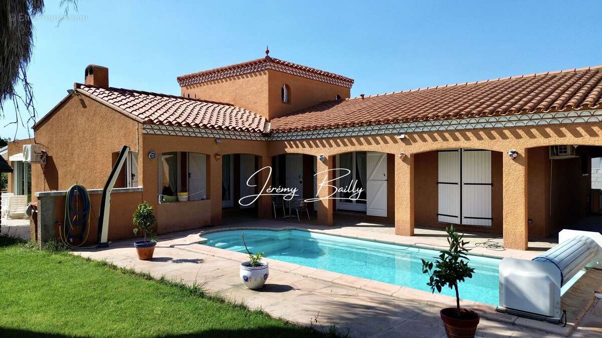 Maison 171 m² à Pia  - photo 48