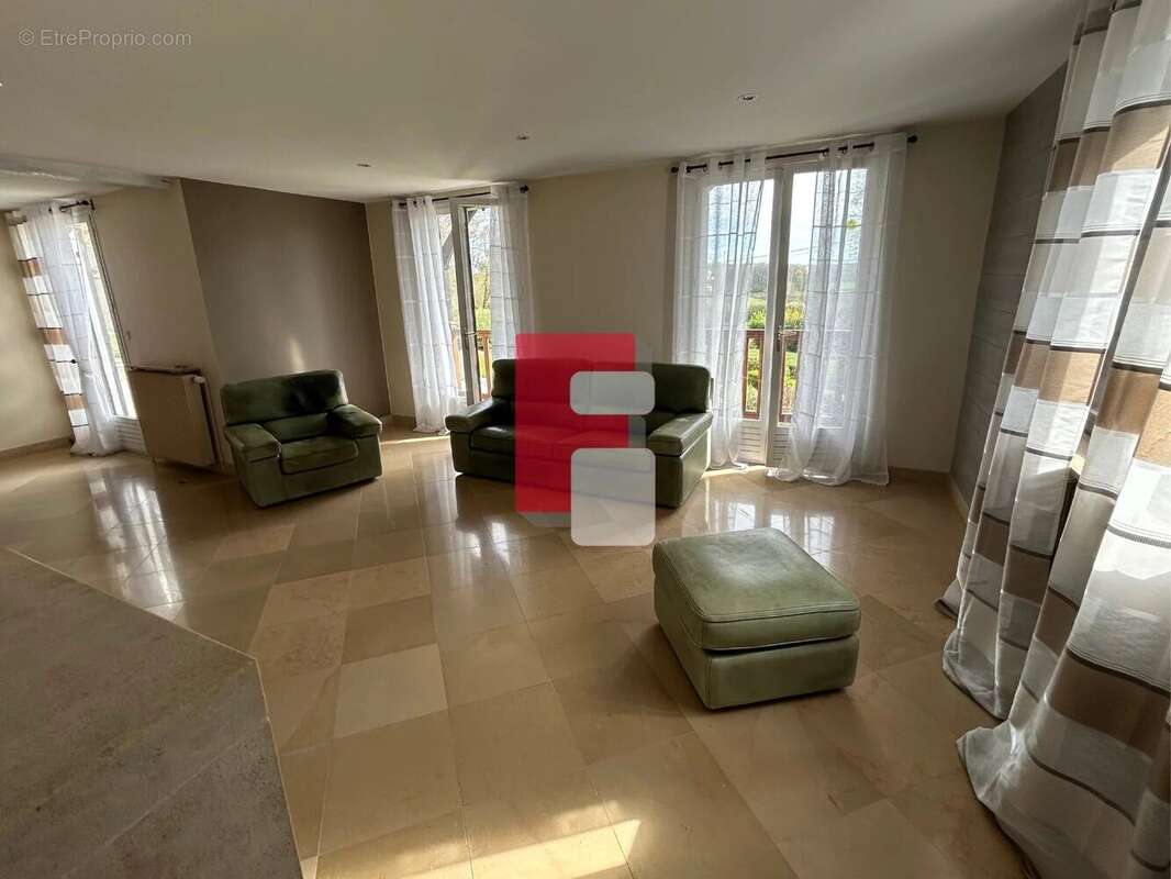 Maison à SAINT-PHAL