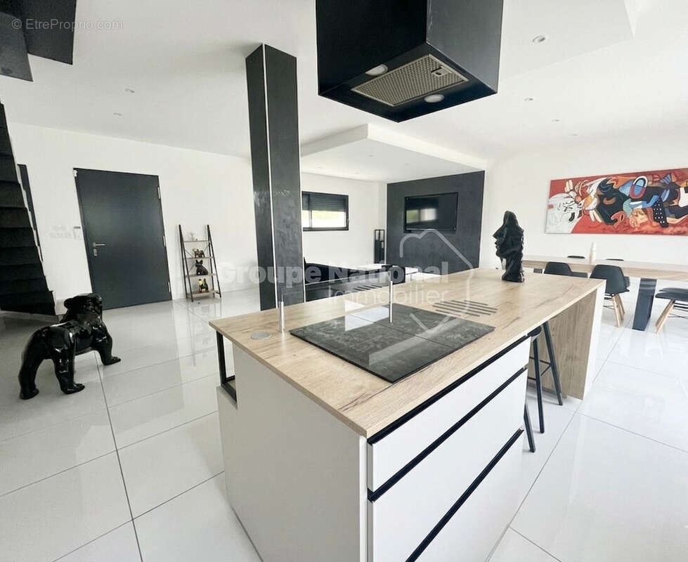Maison Lunel 5 pièce(s) 137 m2 - photo 3
