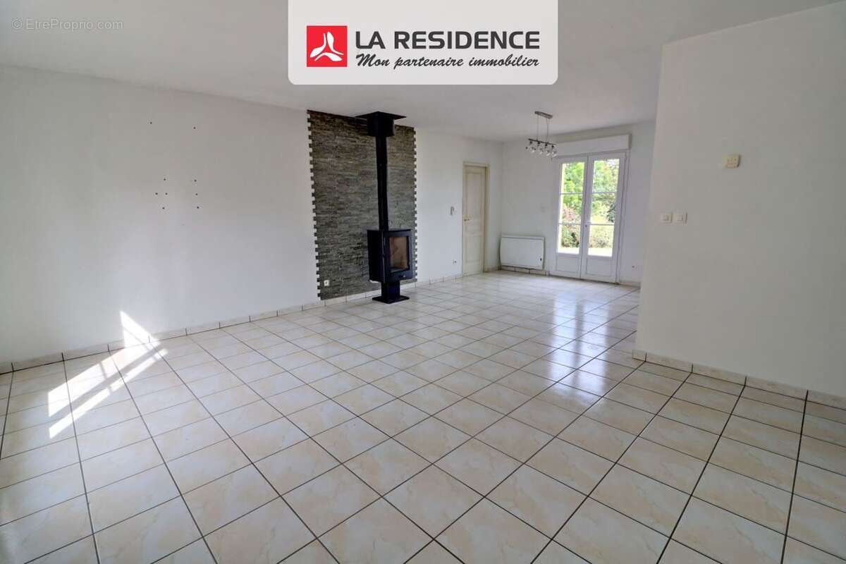 Maison à MAUQUENCHY