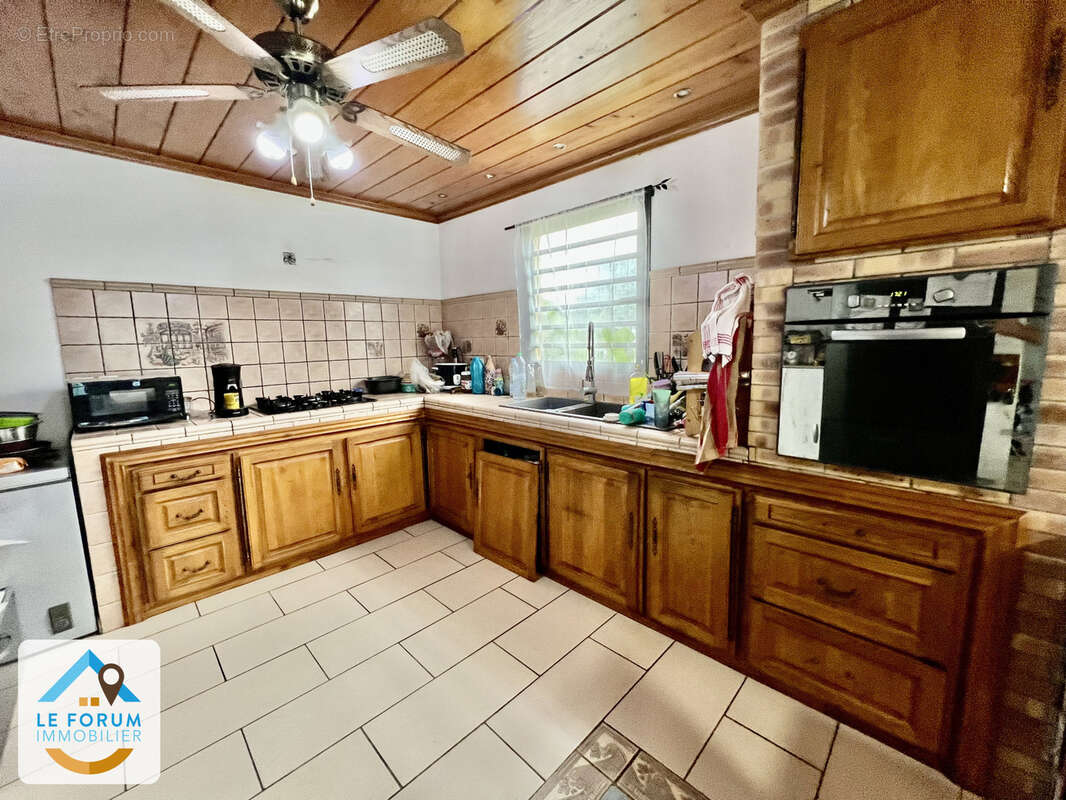 Saint joseph littoral 97480 - villa f6 entretenue et spacieuse - emplacement prise - fort potentiel - photo 2