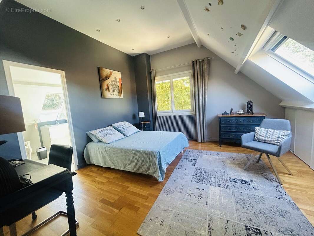 Maison 210 m² à Villers-Sur-Coudun  - photo 9