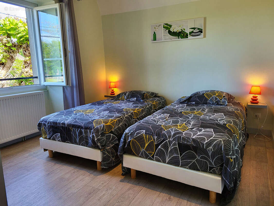 Propriété de caractère en pierre avec deux gîtes, piscine et jardin arboré - photo 17