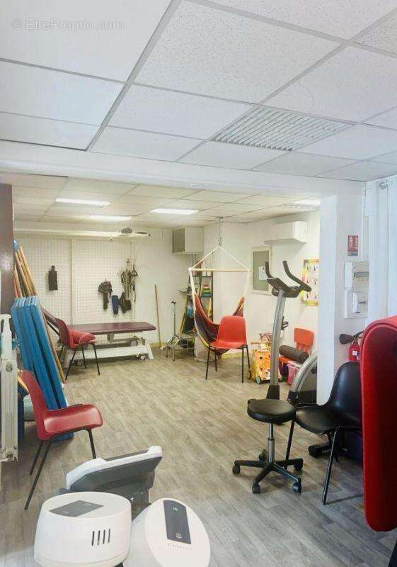 Commerce à BAGNOLS-SUR-CEZE