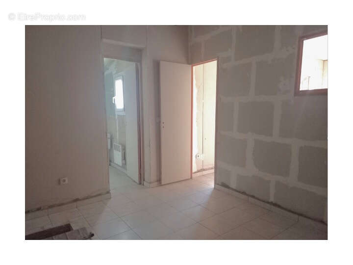 Opportunité à Marseille 10ème : Propriété à Rénover avec potentiel 250 m2 env. surface totale au sol - photo 22