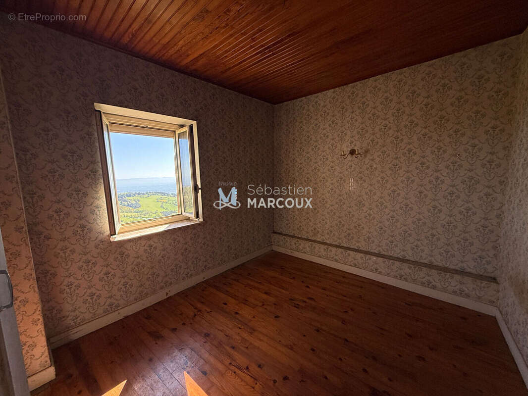 Maison à SAINT-BONNET-LE-COURREAU