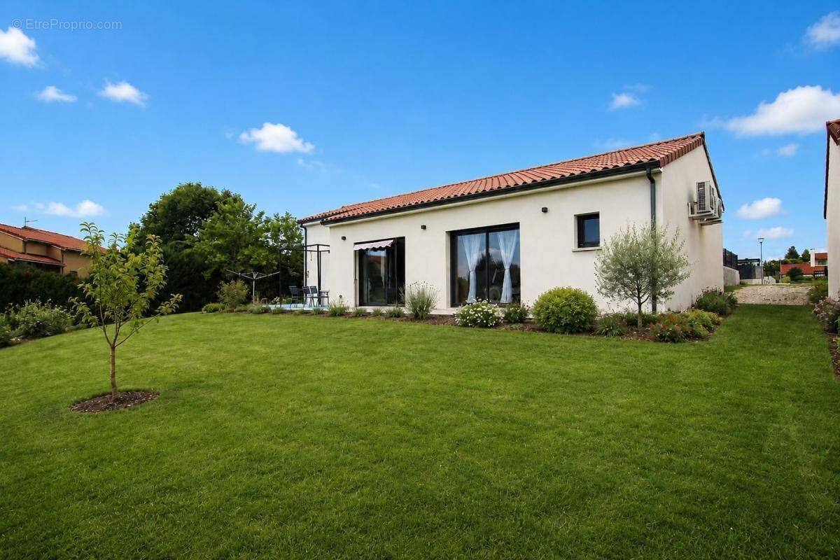 Maison à SAINT-CYR