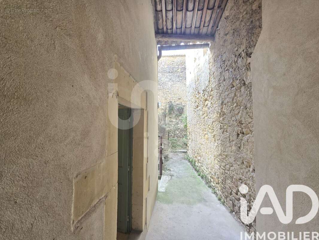 Maison 96 m² à Saint-Marcel-De-Careiret  - photo 7