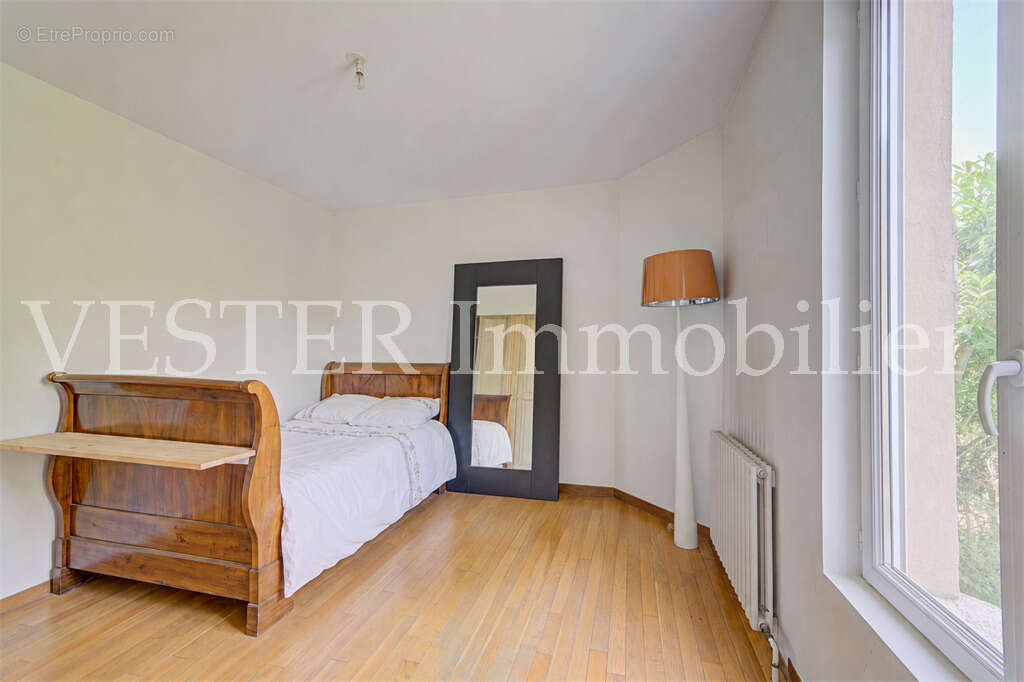 Sur un terrain de 3  000m², très agréable maison familiale d’environ 175m² - photo 18