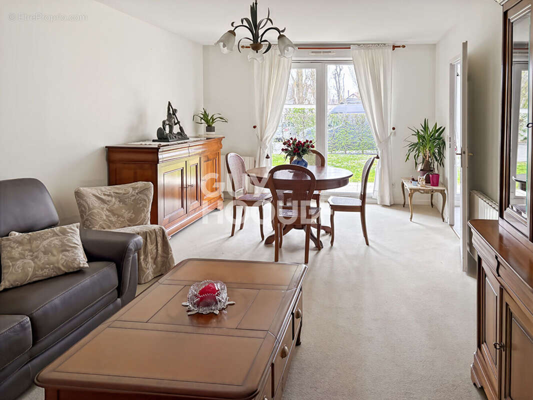 Appartement à LACROIX-SAINT-OUEN