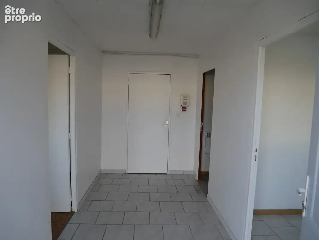 Commerce 525 m² à Saint-Germain-Des-Pres  - photo 5