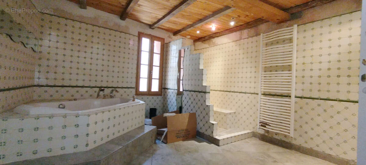 Superbe maison de caractère en pierre , avec cour privée - photo 8