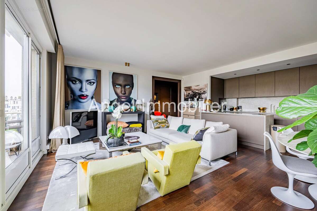 Appartement à PARIS-16E