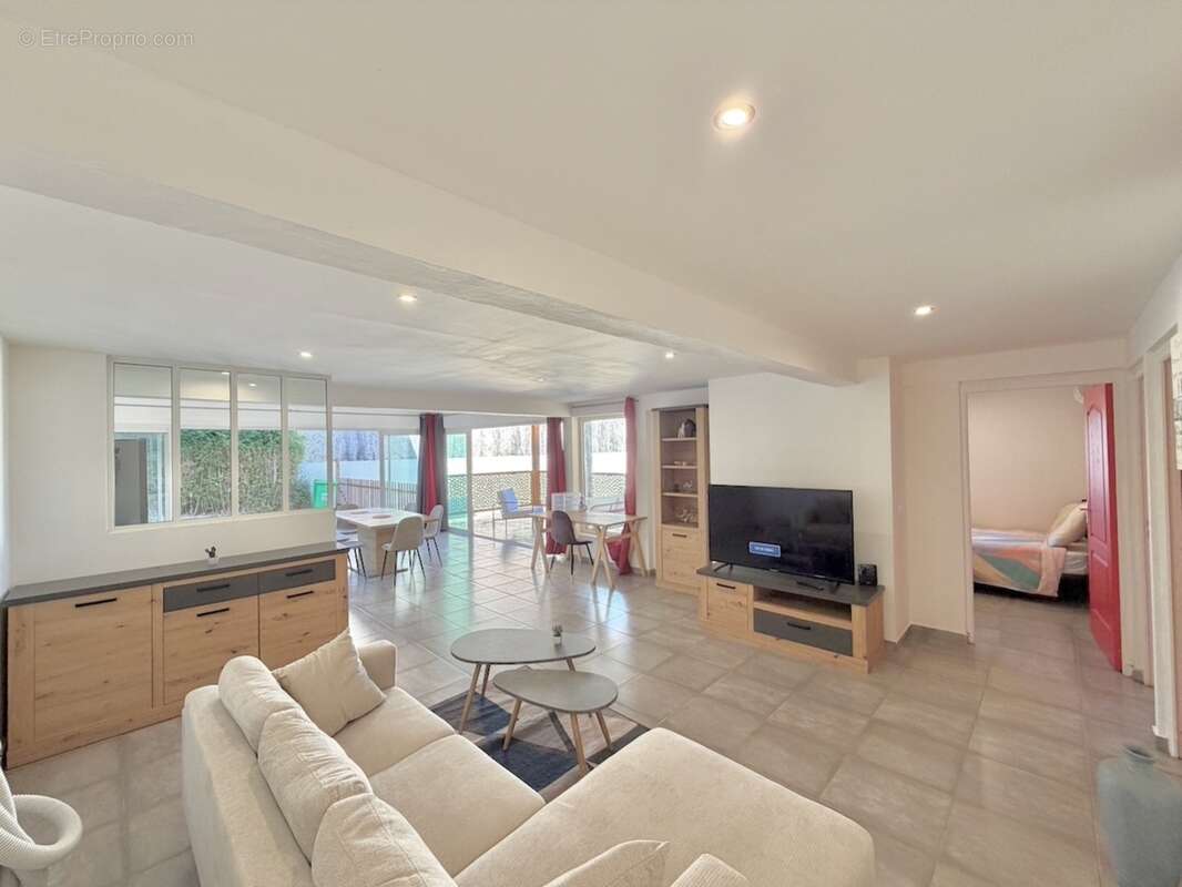 À vendre – Villa T11 d'exception avec piscine, jacuzzi et fort potentiel locatif – Mont-Vert-les-Bas (Saint-Pierre) - photo 17
