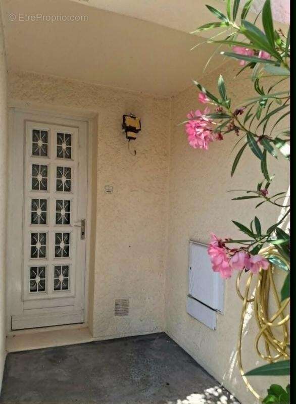 Maison de plain-pied avec grand garage, jardin et panneaux solaires - Saint-Christoly-de-Blaye (33920) - photo 14