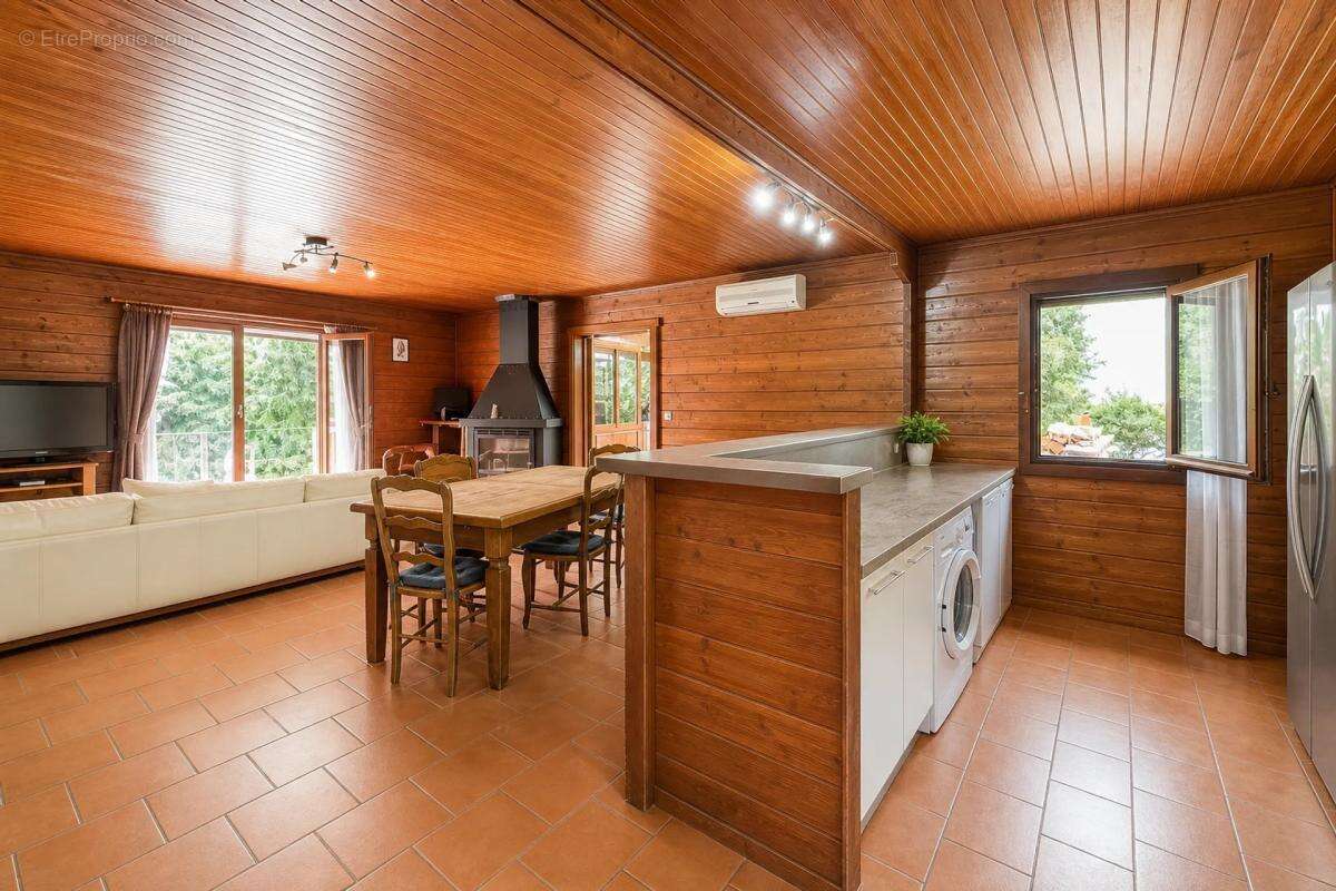 Maison 4 pièces de 121 m² à Meilhac - photo 4