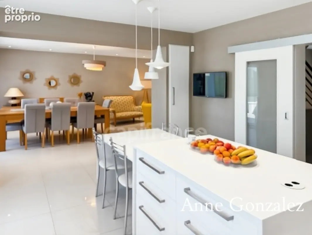ORLEANS-SUD, à vendre belle maison familiale édifiée sur un beau jardin clos et paysager de 1130 m2 avec piscine, salle à manger - photo 3