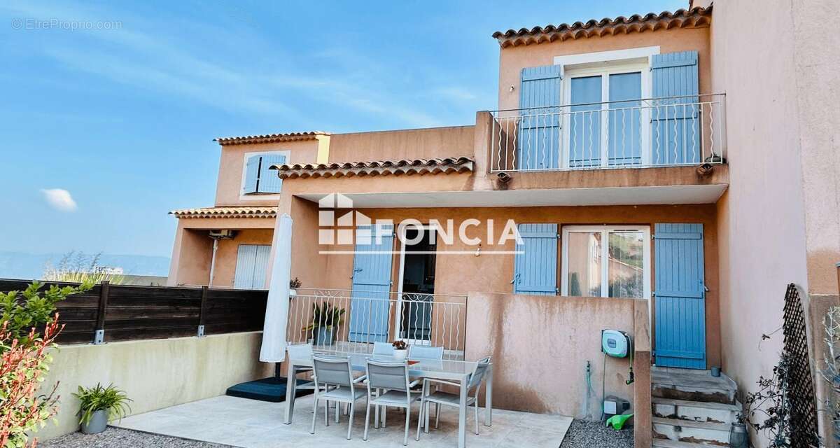 Maison à ROQUEBRUNE-SUR-ARGENS