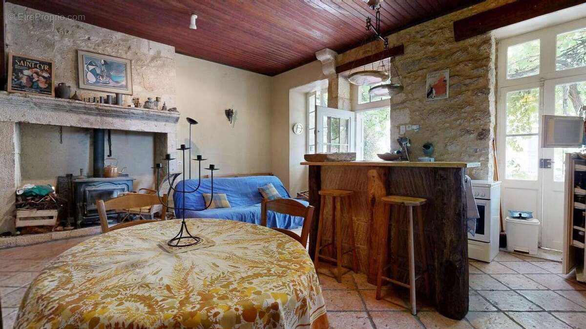Maison au coeur d'un des plus beaux villages de France, à rénover, avec appartement indépendant et garage - photo 2