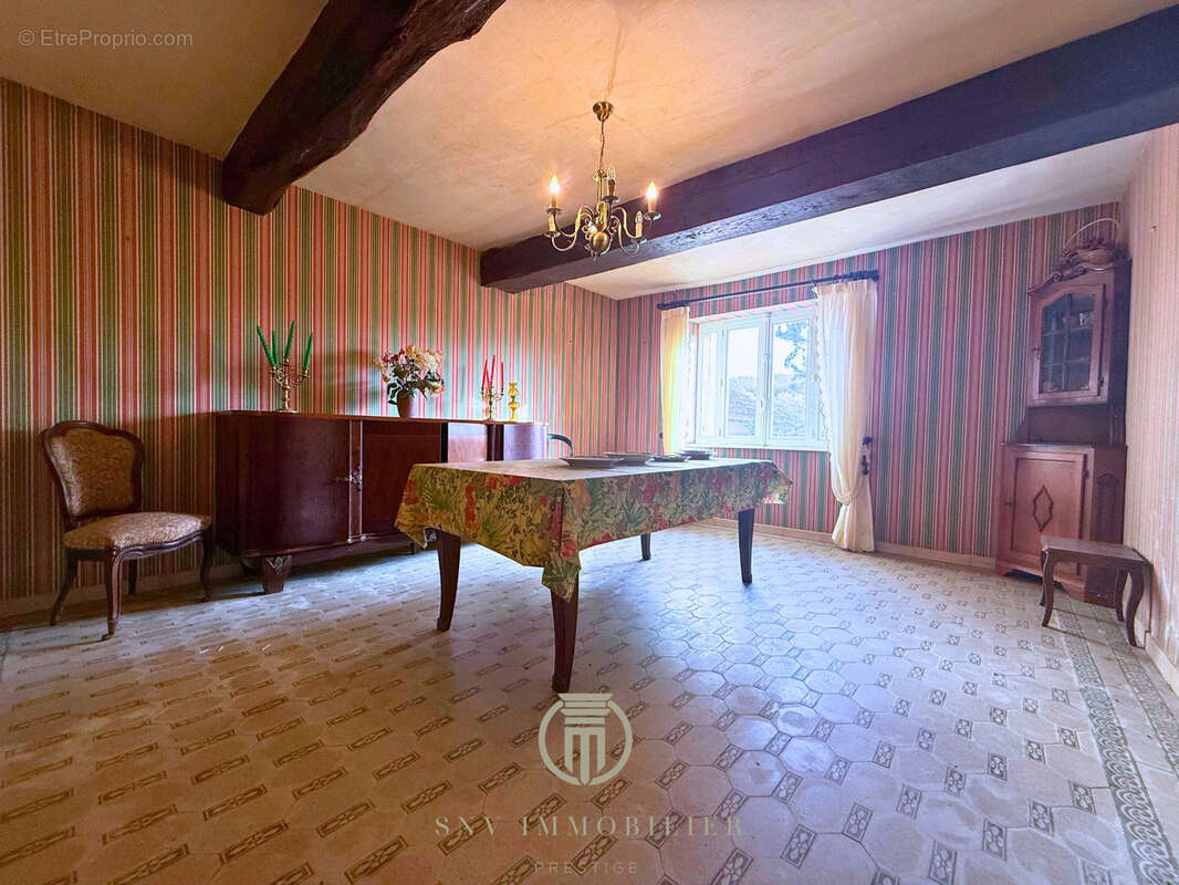 Maison à BOURG-LE-COMTE