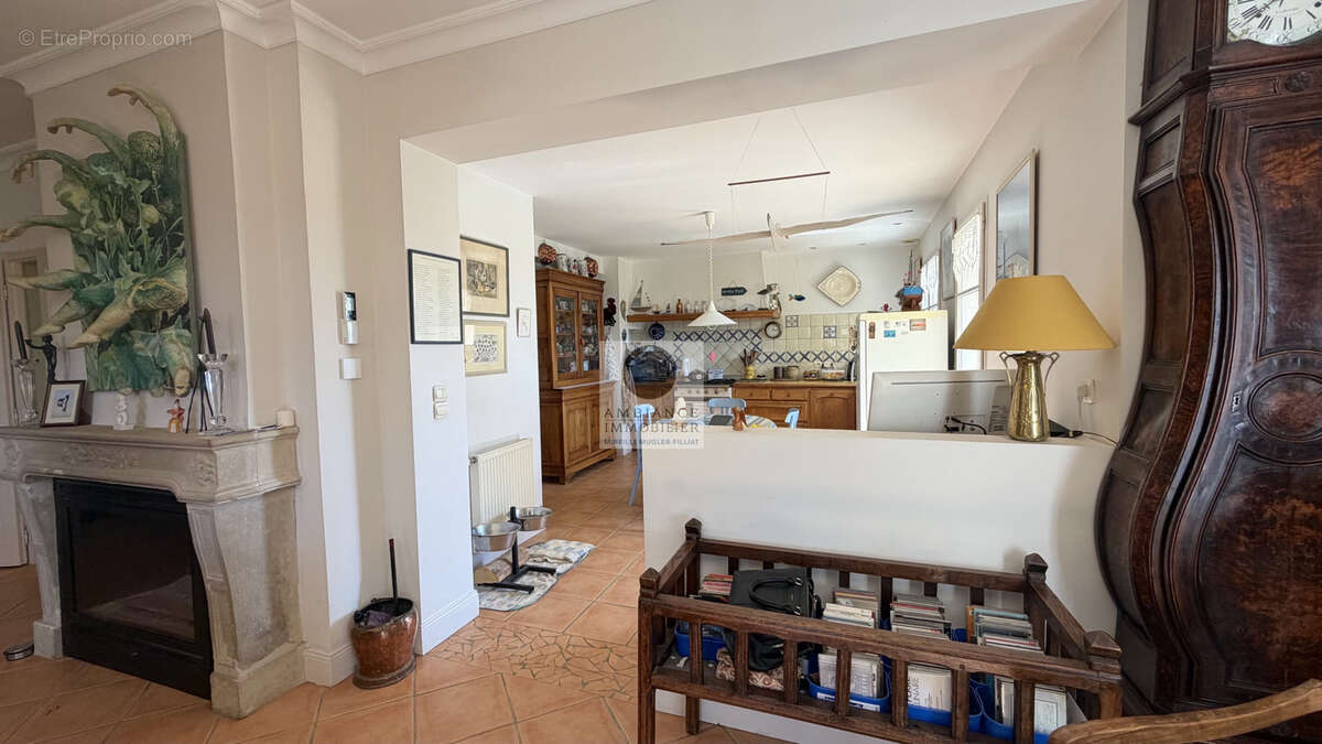 Maison à MONTELEGER