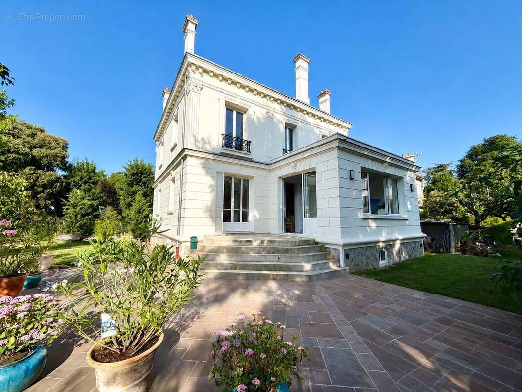 Maison à LE PERREUX-SUR-MARNE