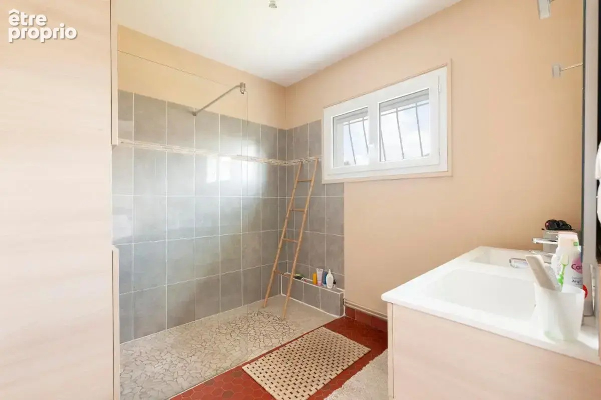 Une maison de plain-pied alliant confort, fonctionnalité et beaux volumes ! - photo 8
