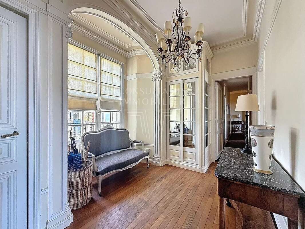 Appartement à PARIS-16E