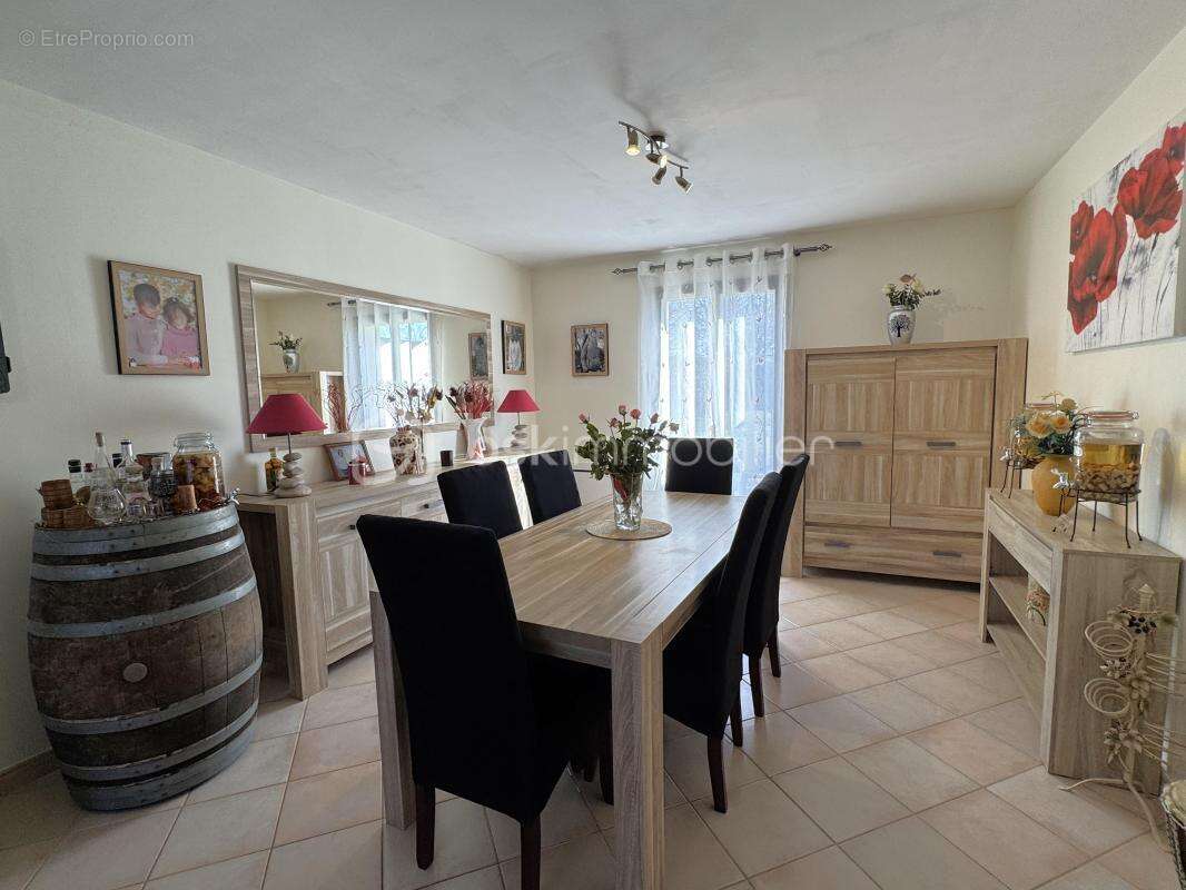 Maison à FONTENAY-LE-VICOMTE