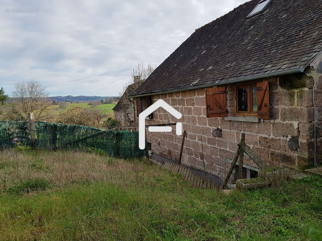 Maison à SAINT-CYR-LA-ROCHE