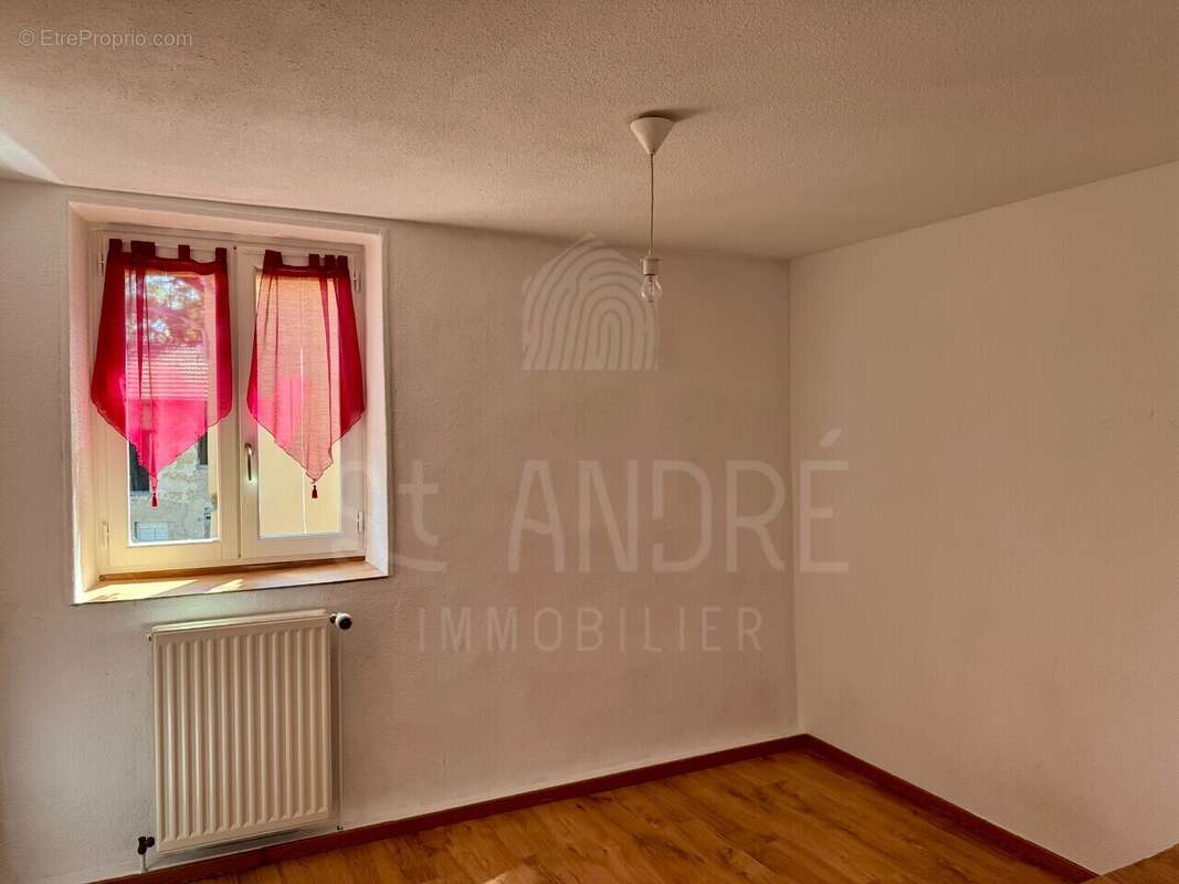 Maison à SAINT-ETIENNE-DE-SAINT-GEOIRS