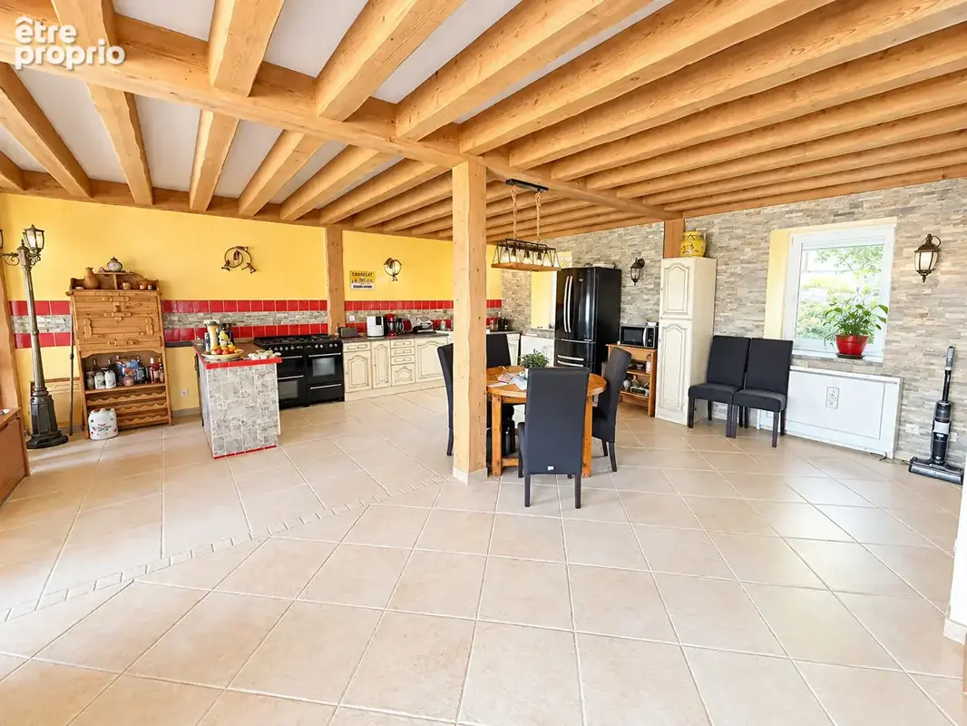 Grande maison de 285 m² avec T2 indépendant , Proche frontière - photo 4