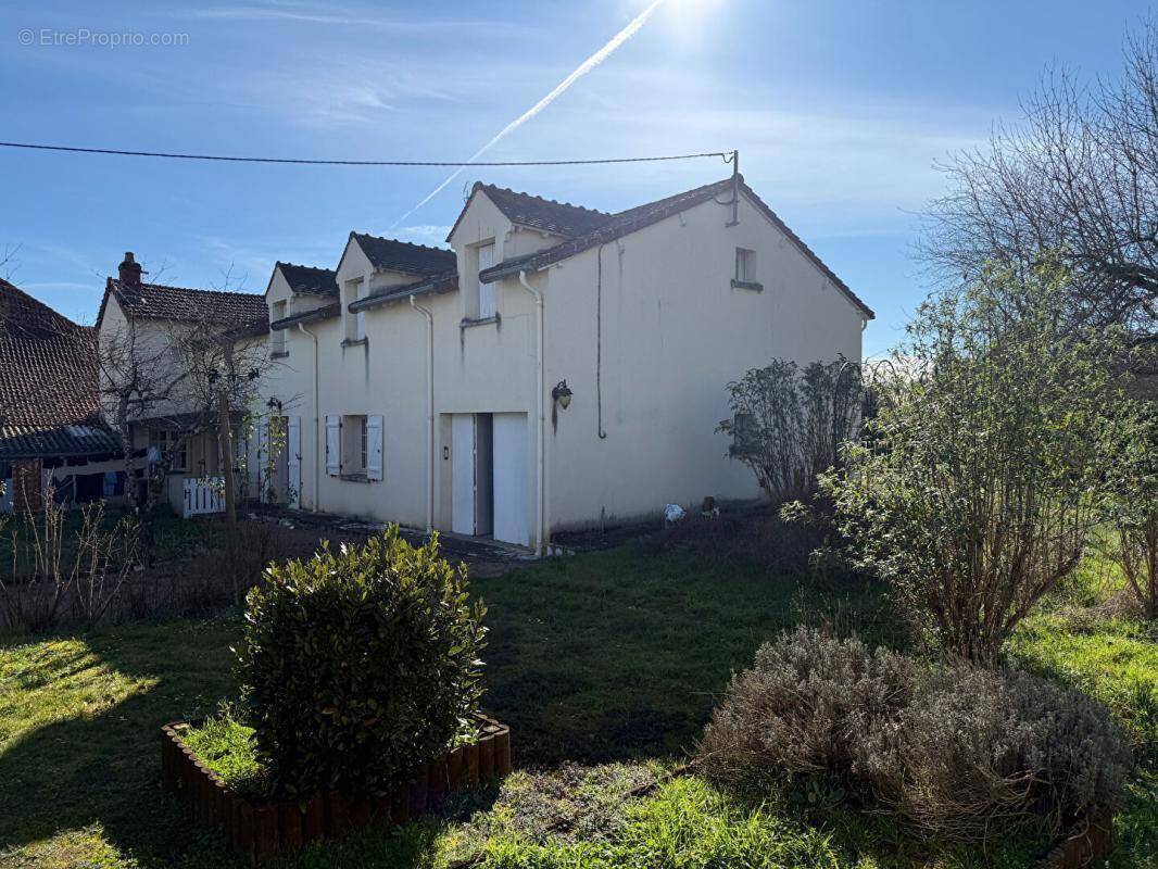 Maison à LURCY-LEVIS
