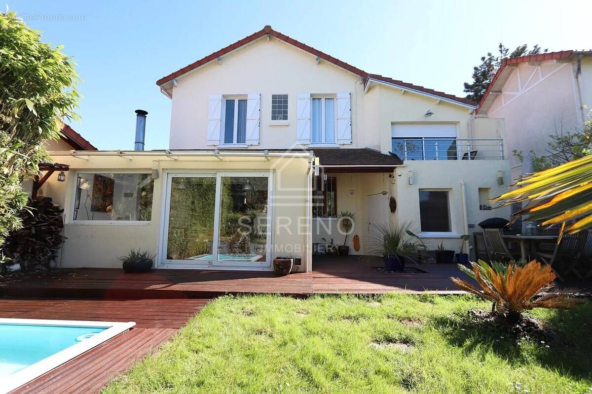 Maison à CHAMPS-SUR-MARNE