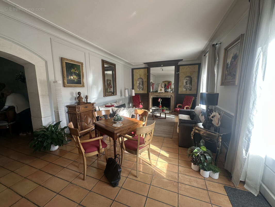 Autre à AIX-EN-PROVENCE