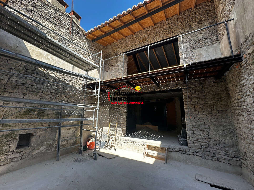 Maison 188 m² à Taulignan  - photo 2