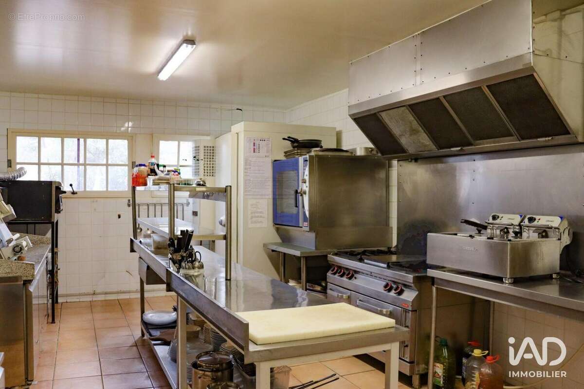 Photo 9 - Commerce à MORNAS