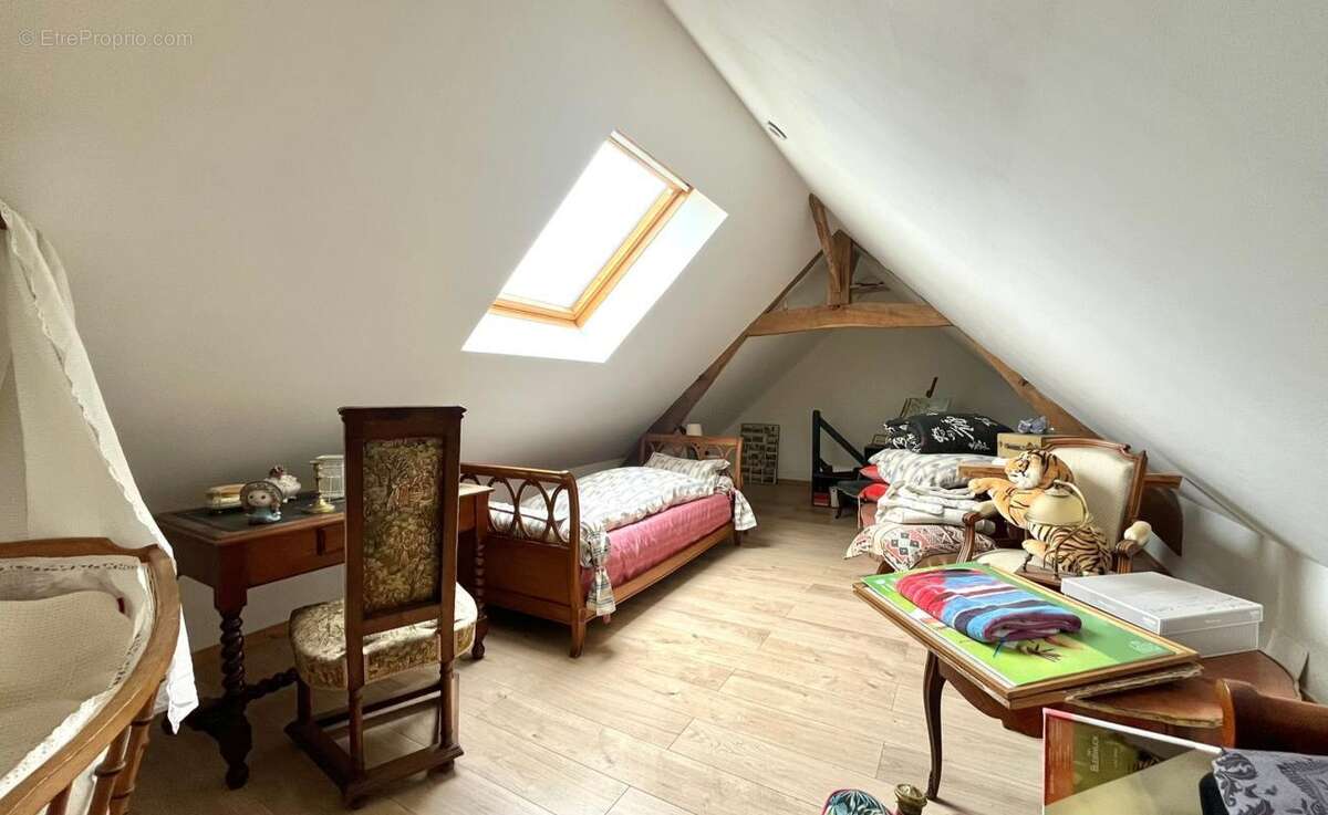 Maison individuelle avec garage, jardin et dépendance - photo 10