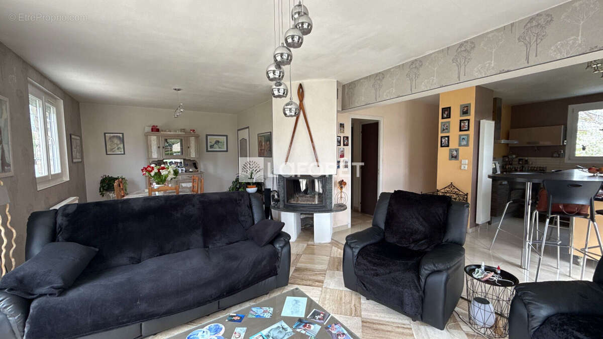 Maison à SAINT-JEAN-DU-CARDONNAY