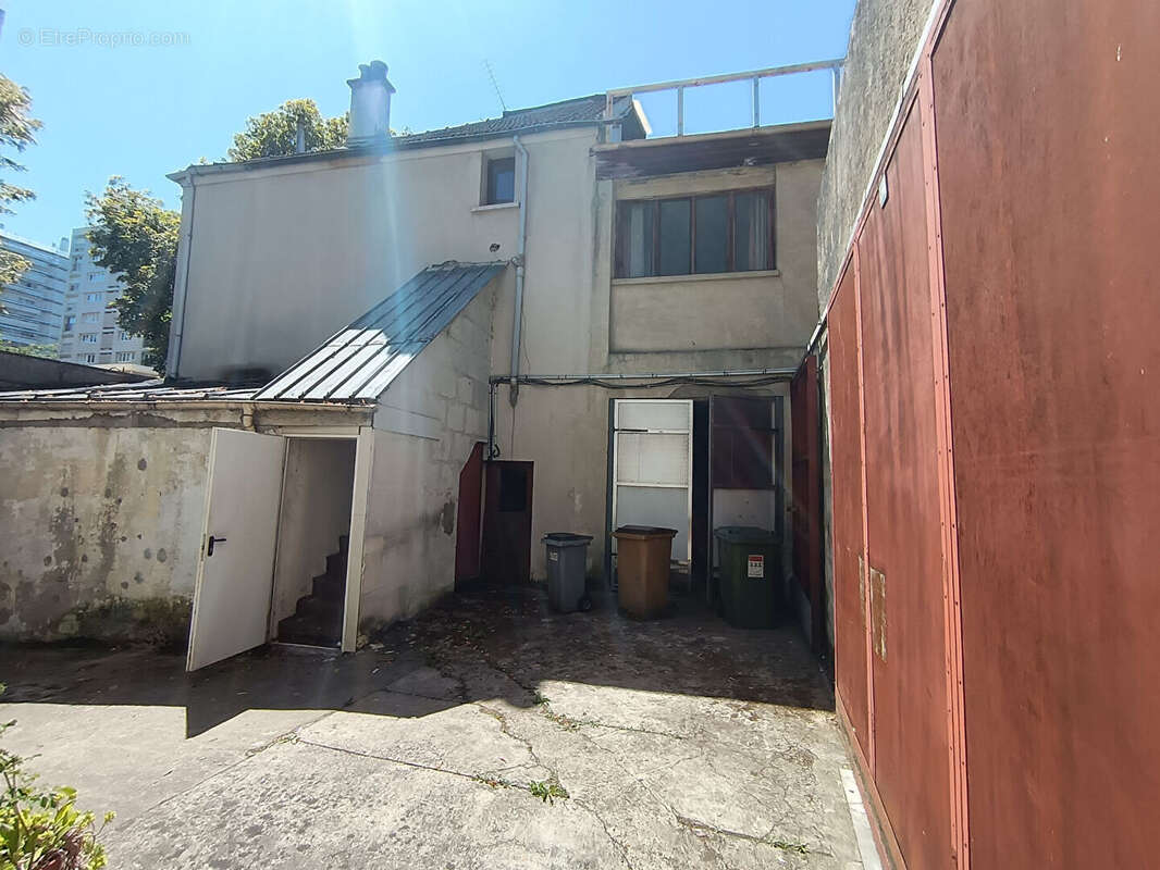 Commerce à CHAVILLE