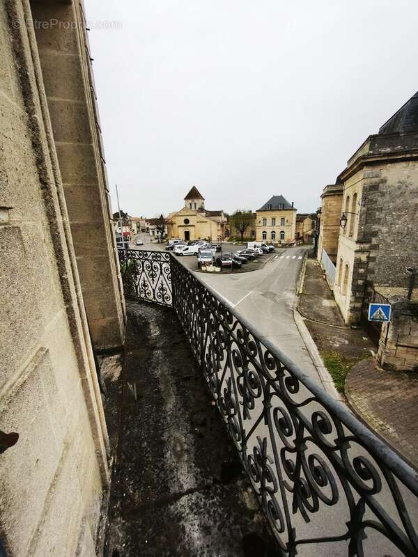 Maison à SAINT-CHRISTOLY-DE-BLAYE