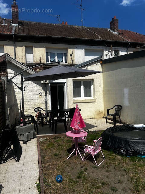 Maison à QUIEVRECHAIN