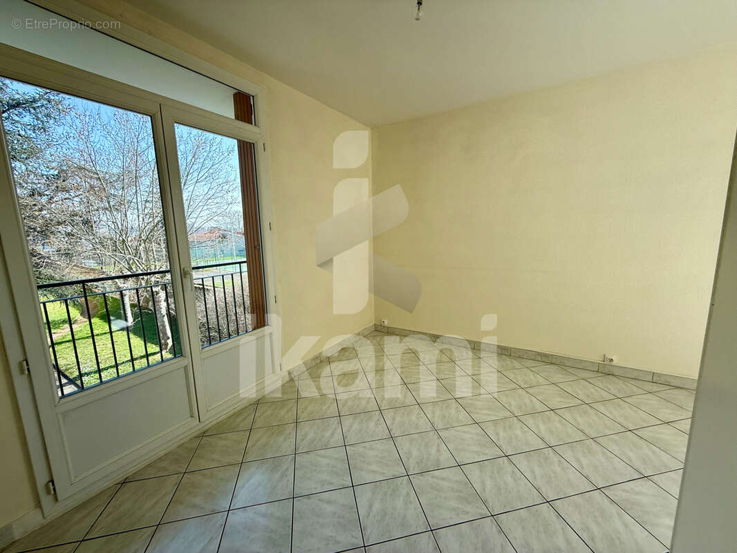Appartement à PIERRE-BENITE