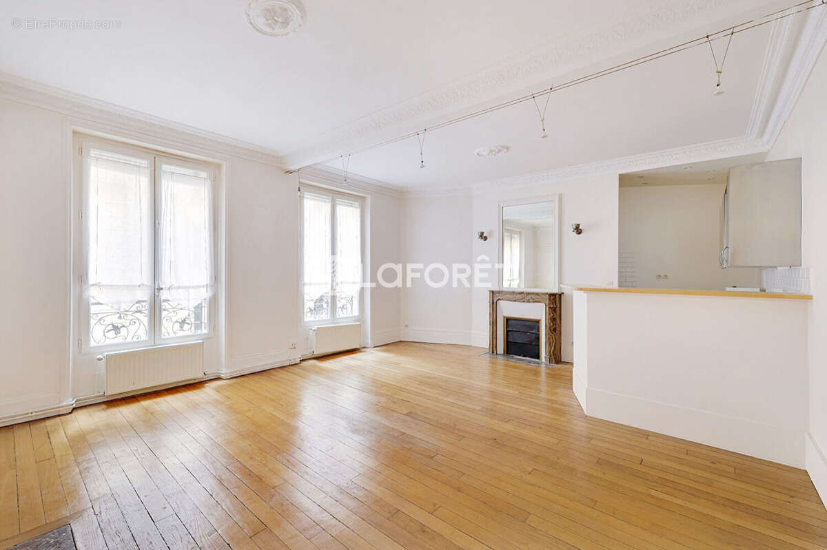 Appartement à PARIS-14E